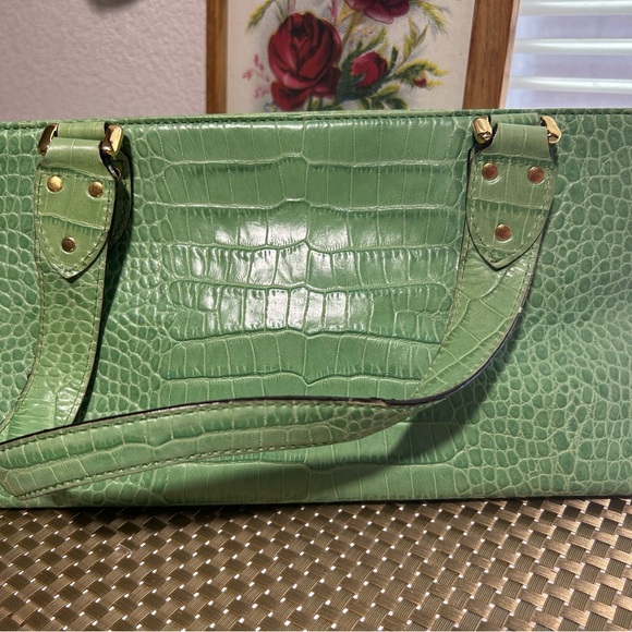 Kate Spade Elegant Green Crocodile-Embossed Clutch Purse - Picture 2 of 11